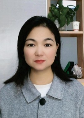 湖南远大广告设计主管陈玲令。带领资深设计团队，专注企业VI视觉系统、校园党建文化墙及大型发光字招牌的创意策划与标准施工出图。