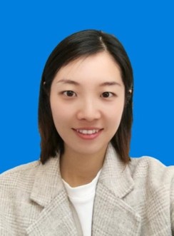 湖南远大广告资深设计师曹来香。拥有丰富的商业空间导视与品牌包装策划经验，致力于将客户的商业诉求转化为极具视觉冲击力的落地设计。